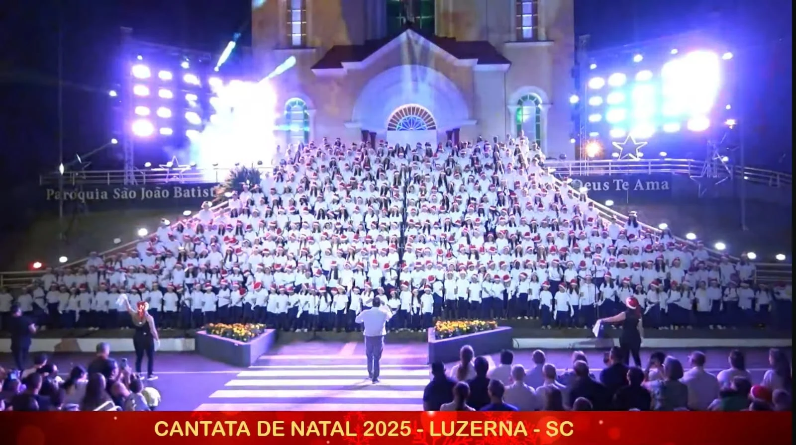 Com 600 vozes, Cantata de Natal reúne milhares e emociona Luzerna