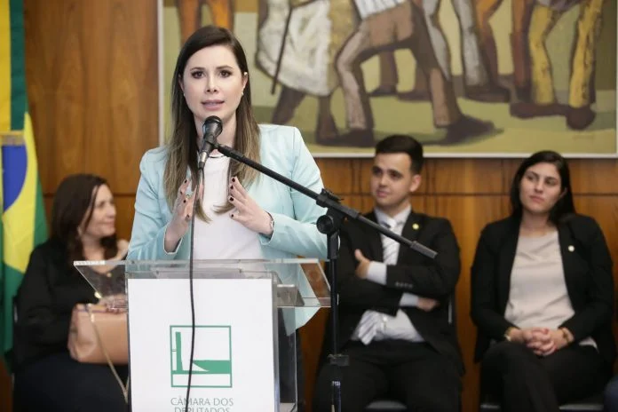 Carol de Toni comunica ao PL Nacional do seu desligamento do partido