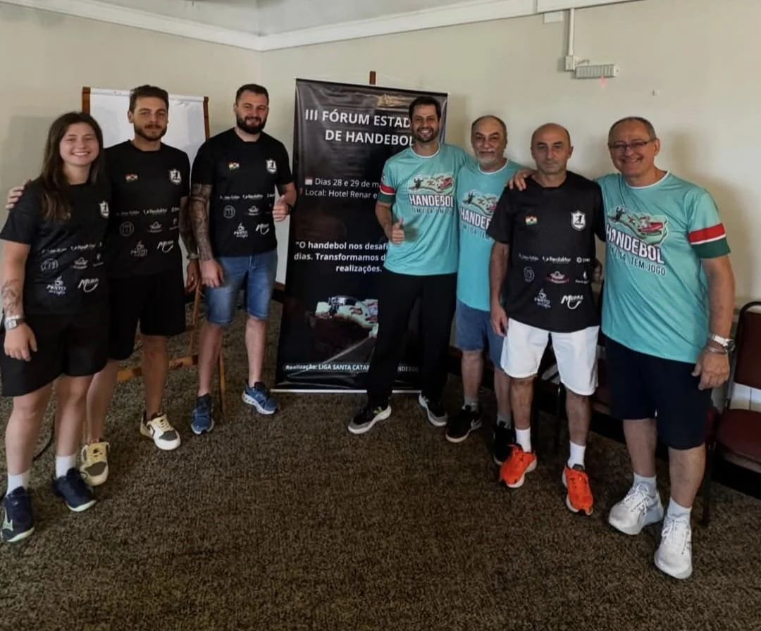 Handluz participa do Fórum Estadual e aposta em conhecimento para evoluir dentro e fora das quadras