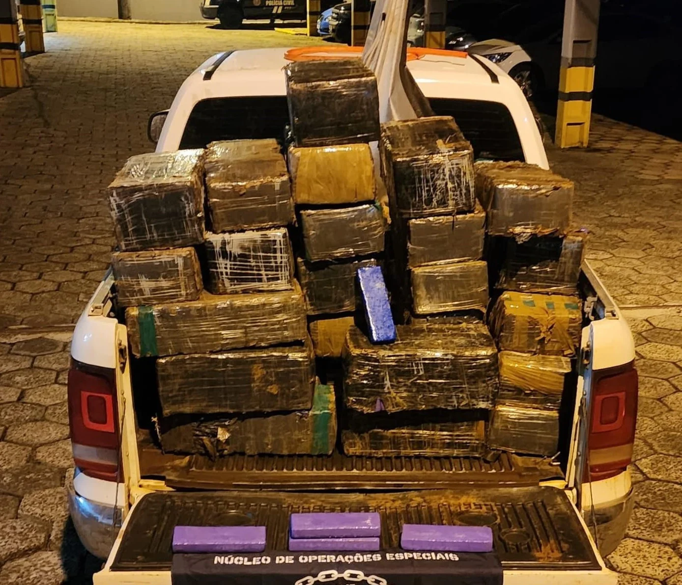 Motorista abandona caminhonete com quase 1 tonelada de maconha  em Água Doce