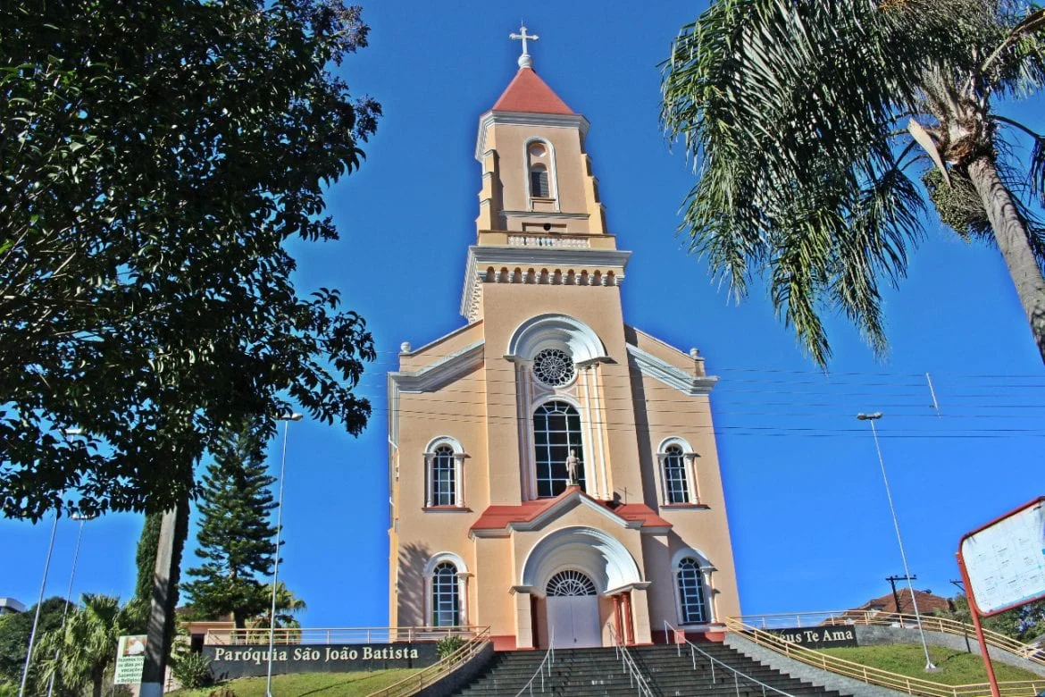 Igreja São João Batista inicia missas aos domingos à noite a partir de 19 de abril, às 19h