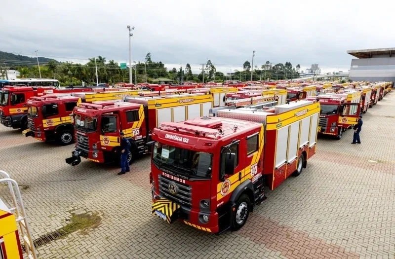 Governo do Estado entrega 56 caminhões ao Corpo de Bombeiros de SC