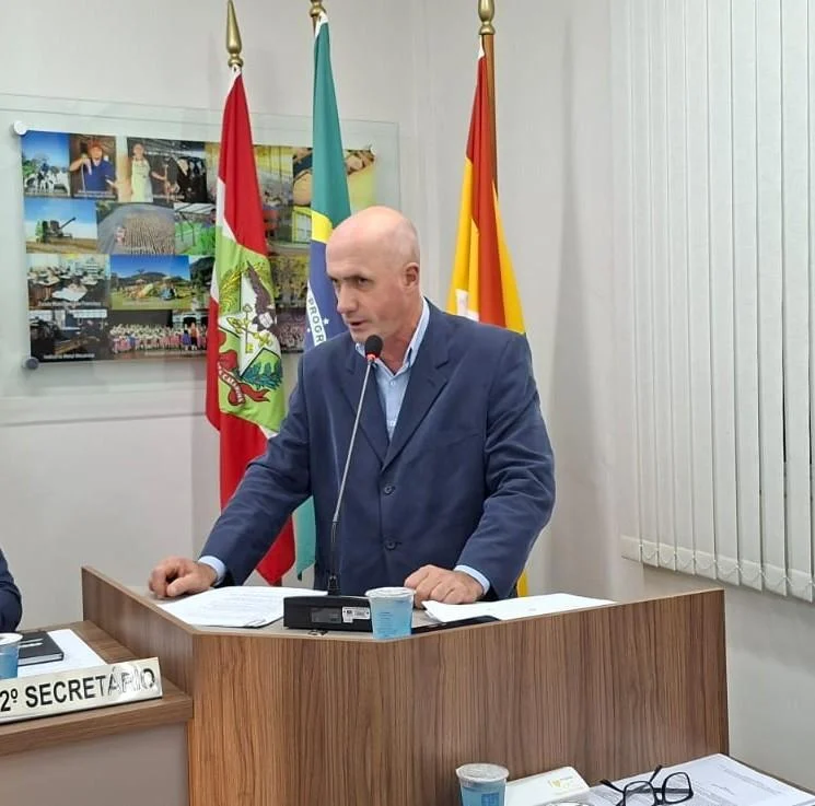 “Secretário César Wolfart apresenta balanço de 573 dias de gestão e destaca avanços na infraestrutura de Luzerna”.