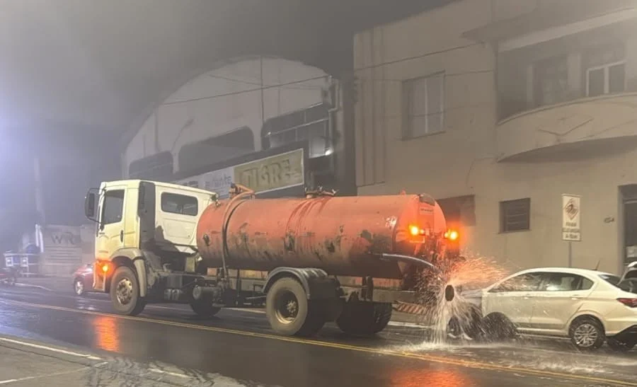 Secretaria de Obras atua com agilidade após derramamento de vísceras na área central de Luzerna