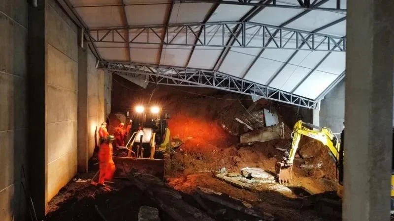 Dois trabalhadores morrem soterrados após desabamento de obra em Caçador