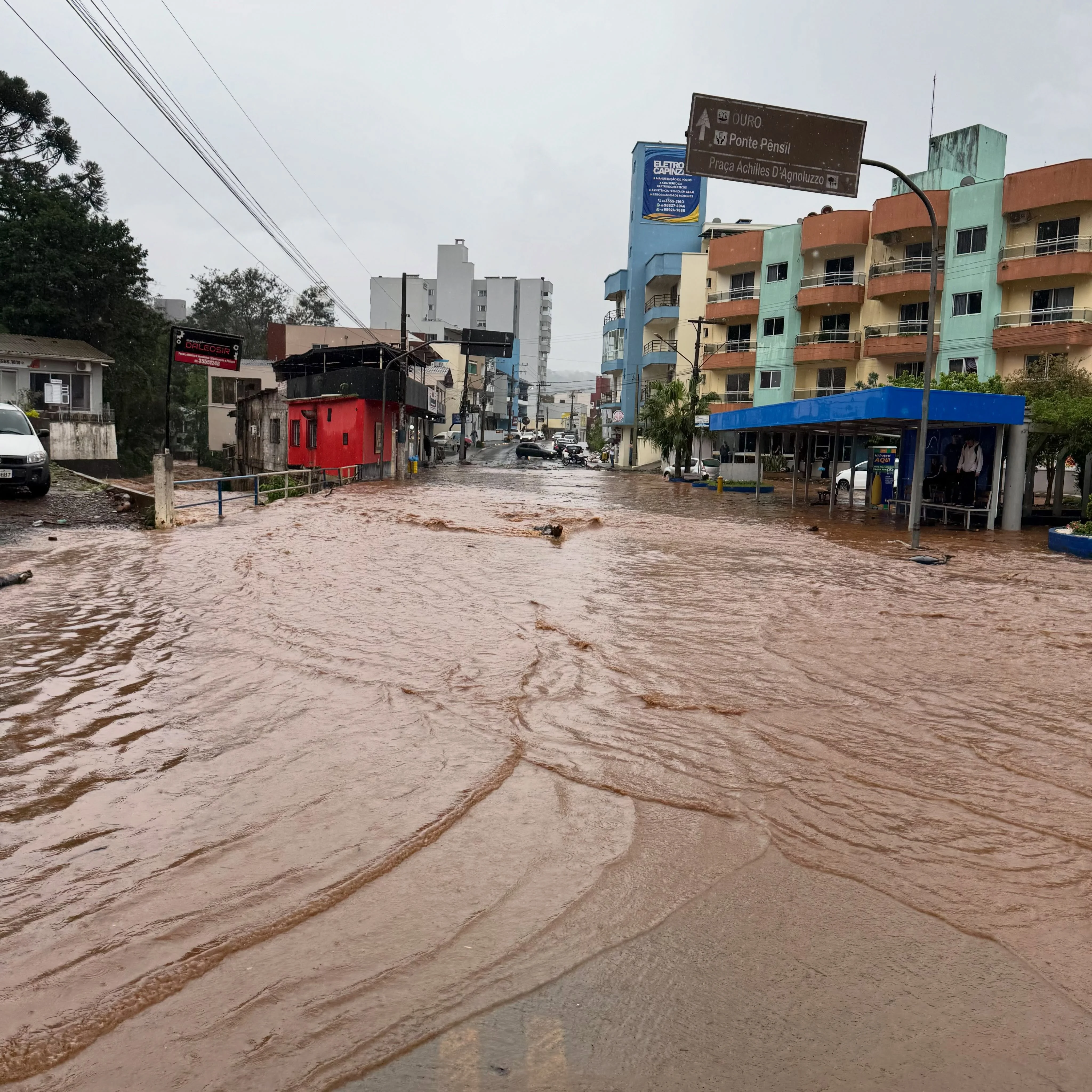 Fortes chuvas provocam transbordo do Rio Capinzal e mobilizam a Defesa Civil na região