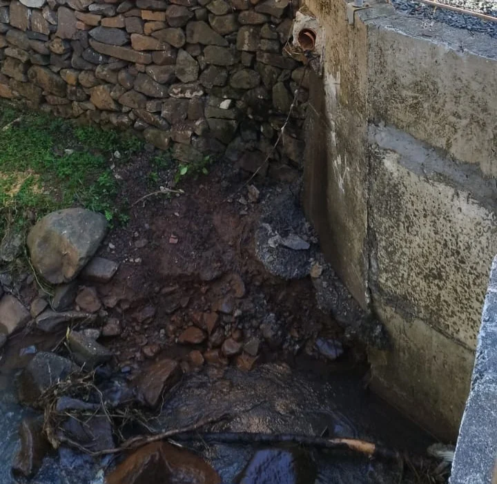 Esgoto lançado no Rio Nogueira gera preocupação e cobrança por solução em Luzerna