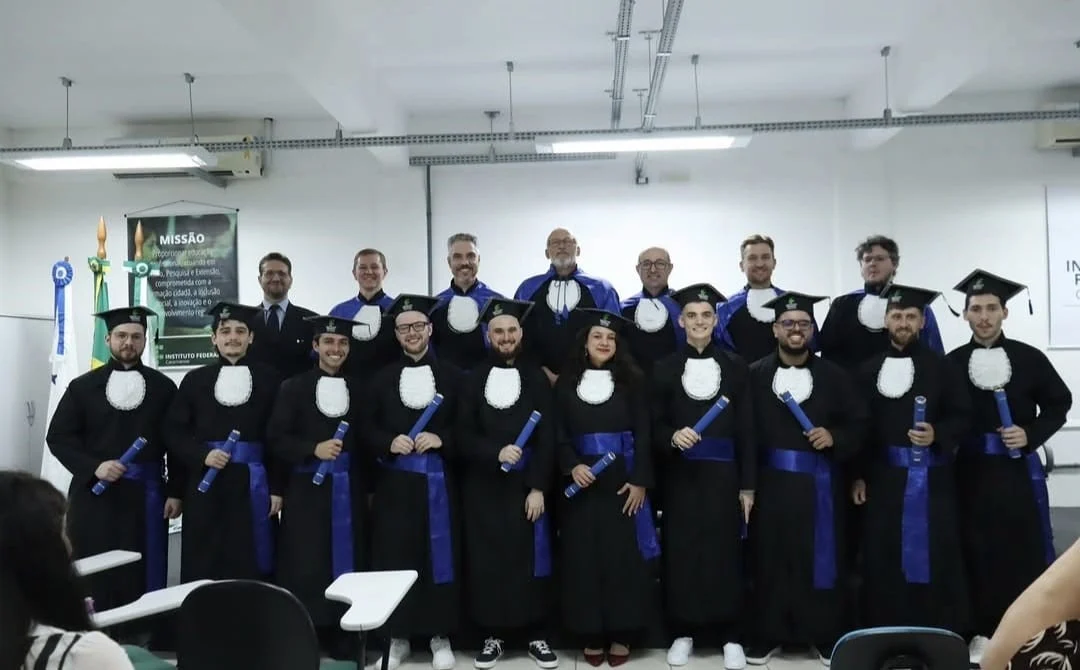IFC Campus Luzerna celebra a formação de dez novos engenheiros