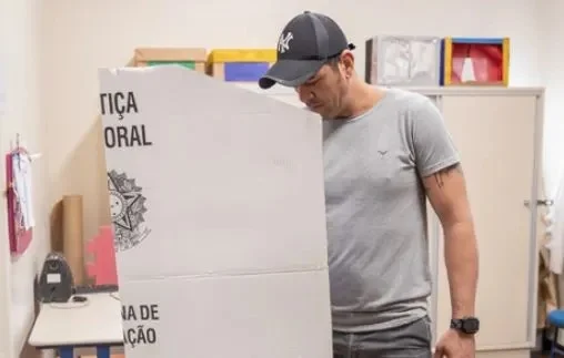 Eleitorado em Santa Catarina é composto por mais adultos e pessoas solteiras nas Eleições 2026