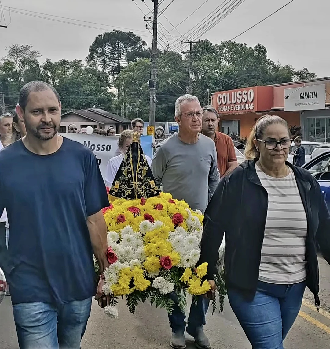 Fiéis celebram Dia de Nossa Senhora Aparecida na Estação Luzerna